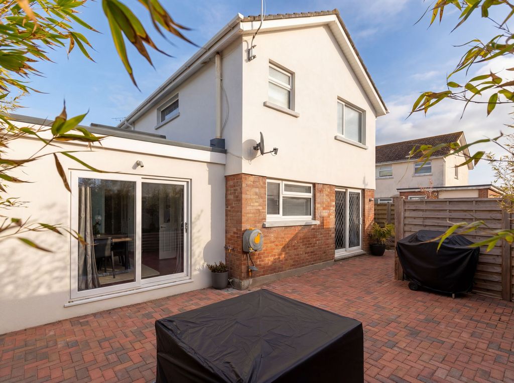 Property photo 2 of 32