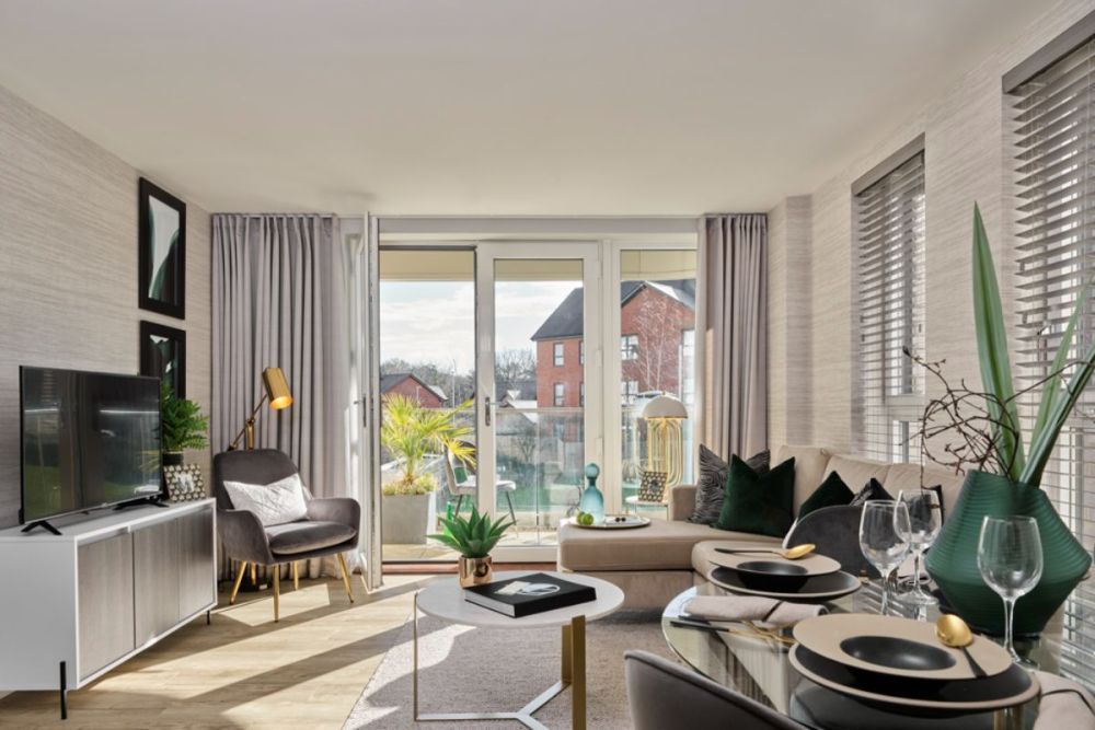 Property photo 3 of 8 Upper Longcross Apartment