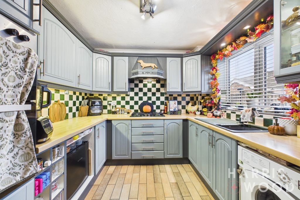 Property photo 2 of 21 5718664