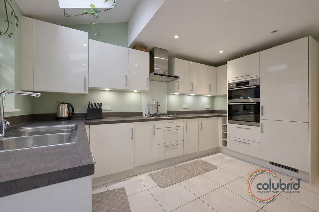 Property photo 3 of 20