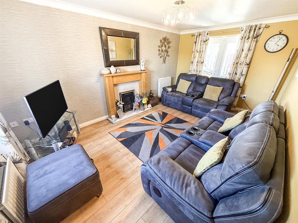 Property photo 2 of 22 Lounge