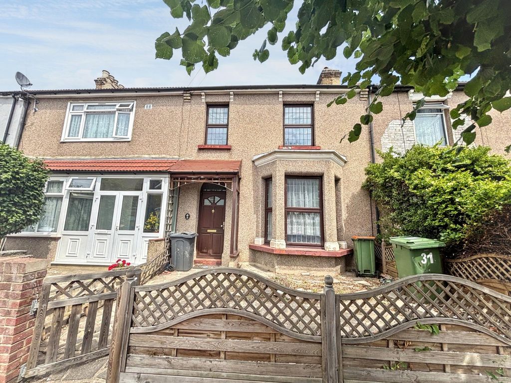 Property photo 1 of 17 31 First Avenue, Manor Park, London, E12 6Aw