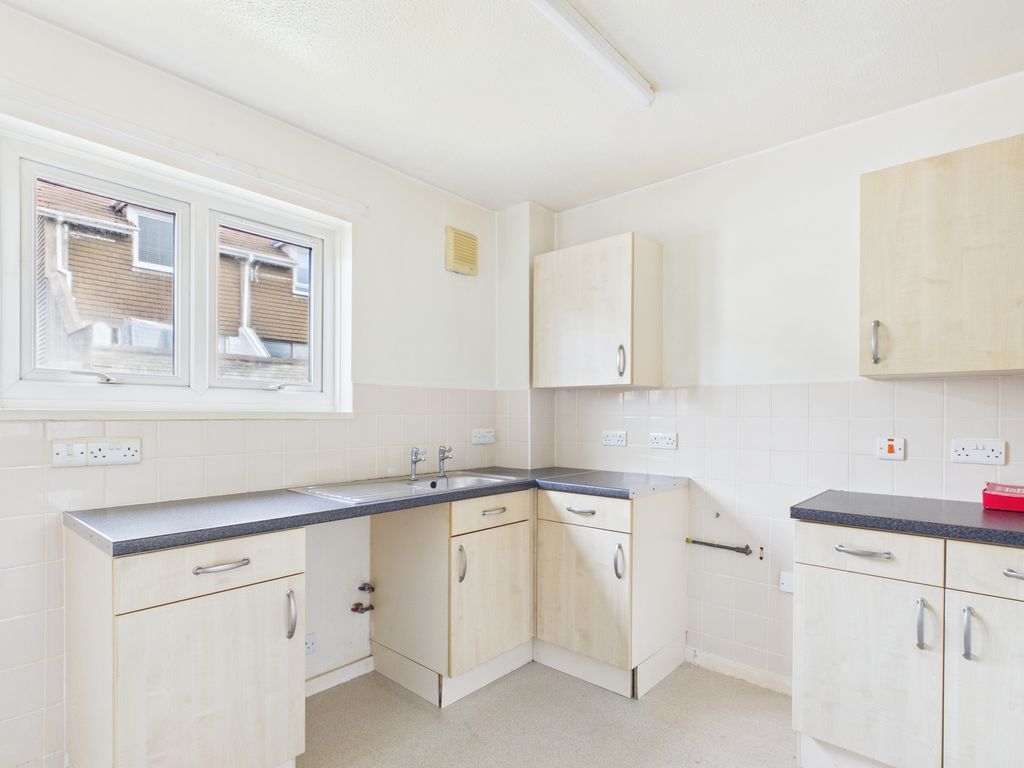 Property photo 2 of 8 Kitchen