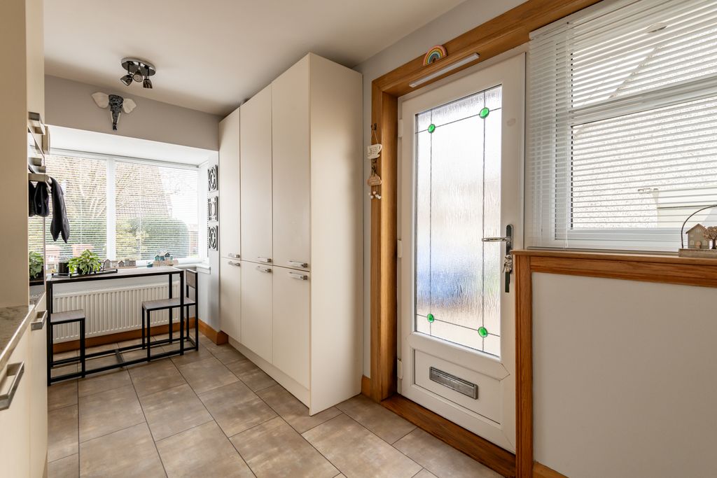 Property photo 2 of 20 Dining Kitchen