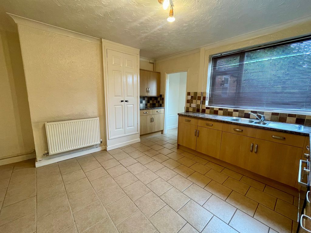 Property photo 3 of 9 Kitchen