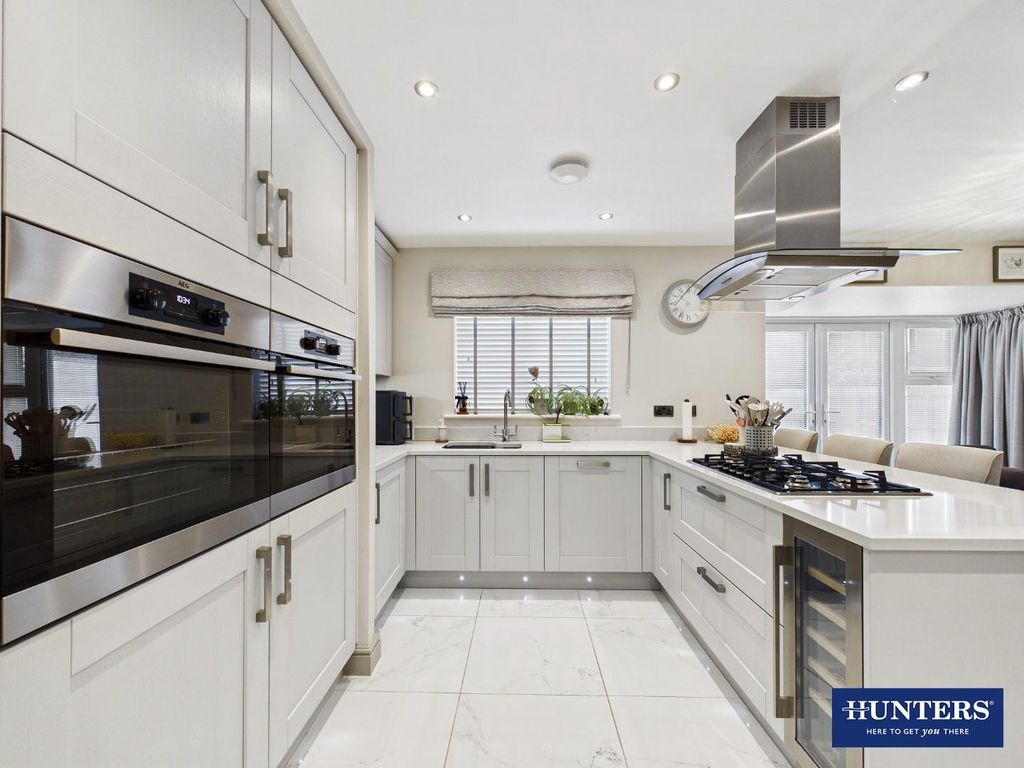 Property photo 3 of 24 Dining Kitchen