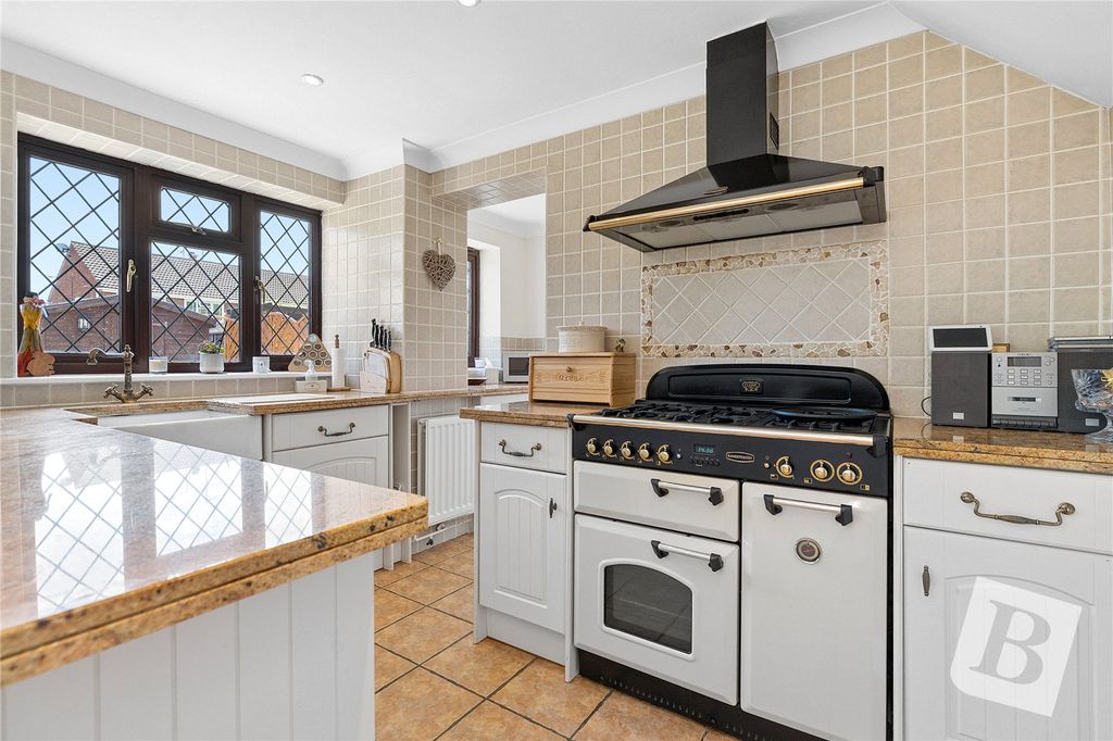 Property photo 2 of 19 Kitchen