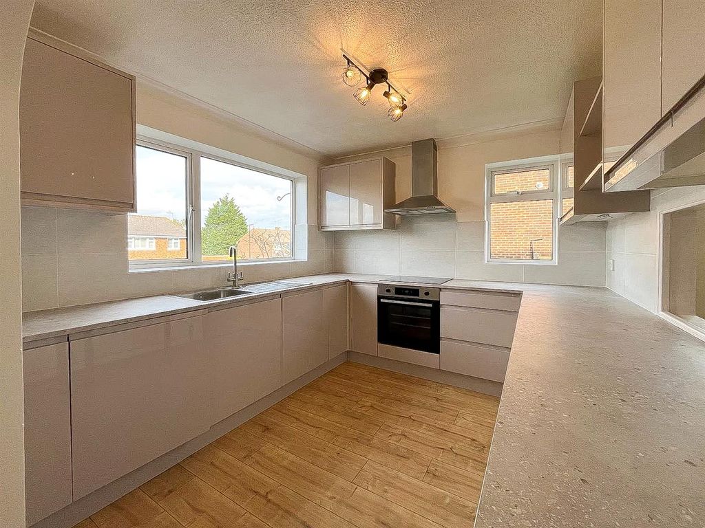 Property photo 2 of 17 46 Marle Av - Kitchen-2.Jpg