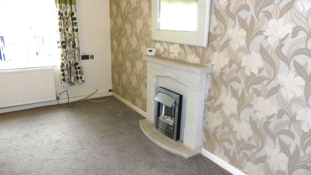 Property photo 3 of 11 Lounge