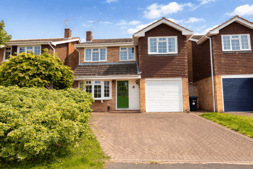 Property photo 1 of 12 Russell Gardens, Chelmsford, Essex, CM2