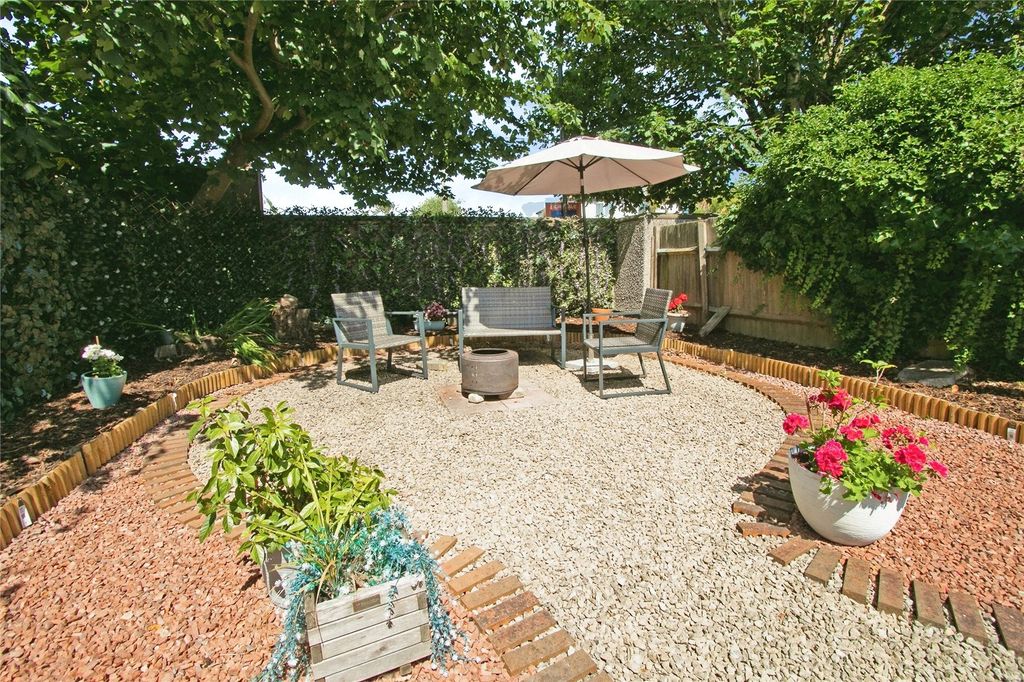 Property photo 3 of 12 Garden