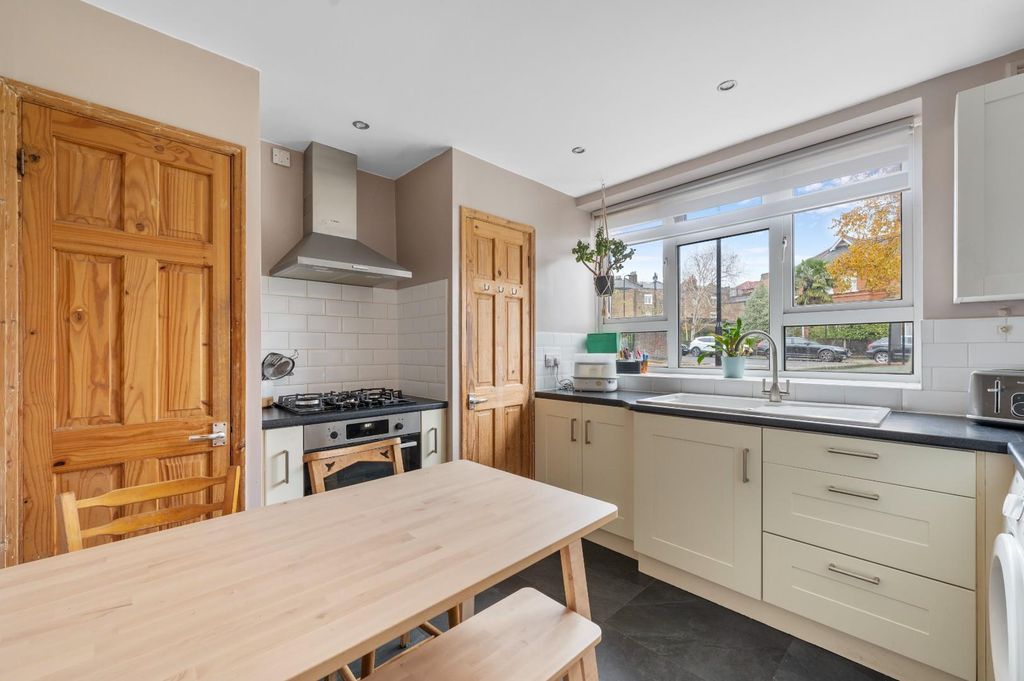 Property photo 3 of 15 Kitchen/Diner