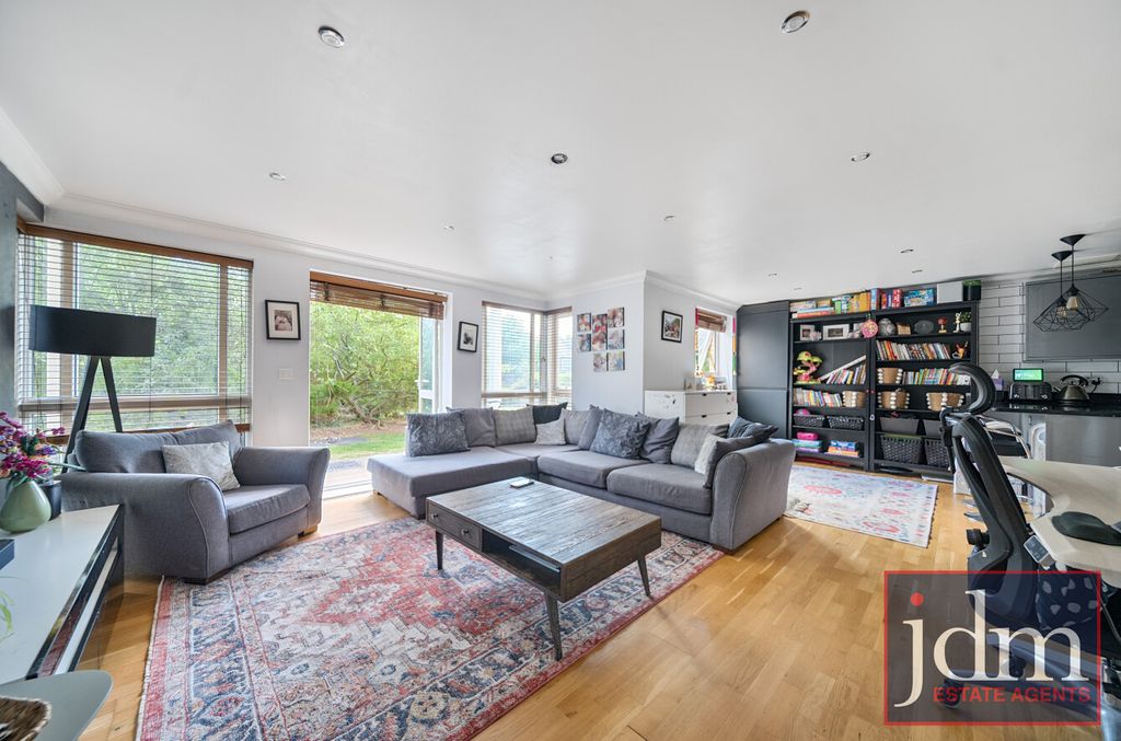 Property photo 2 of 8 753Ba292-08Db-4F7...