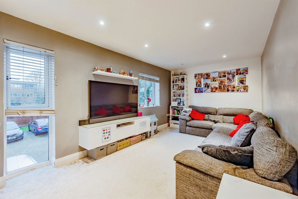 Property photo 2 of 16