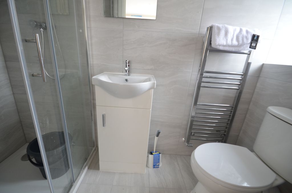 Property photo 2 of 7 Russet Drive Bath 3