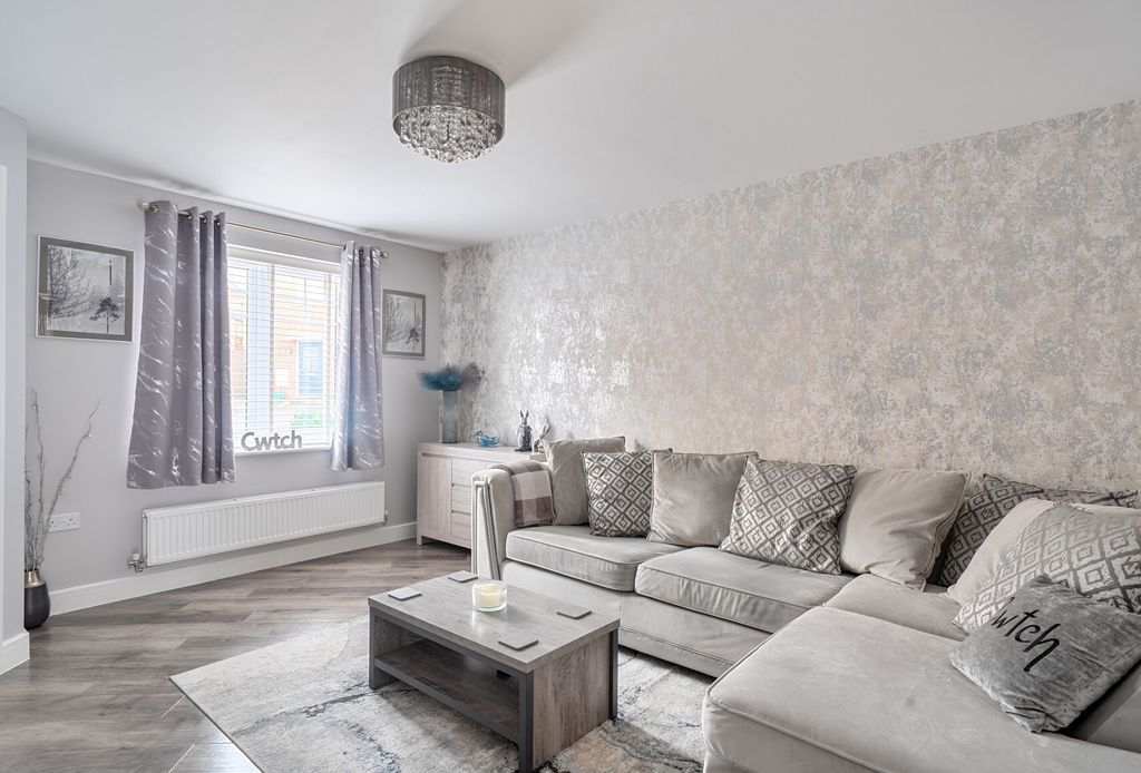 Property photo 3 of 20 1416051-10-698E0B...