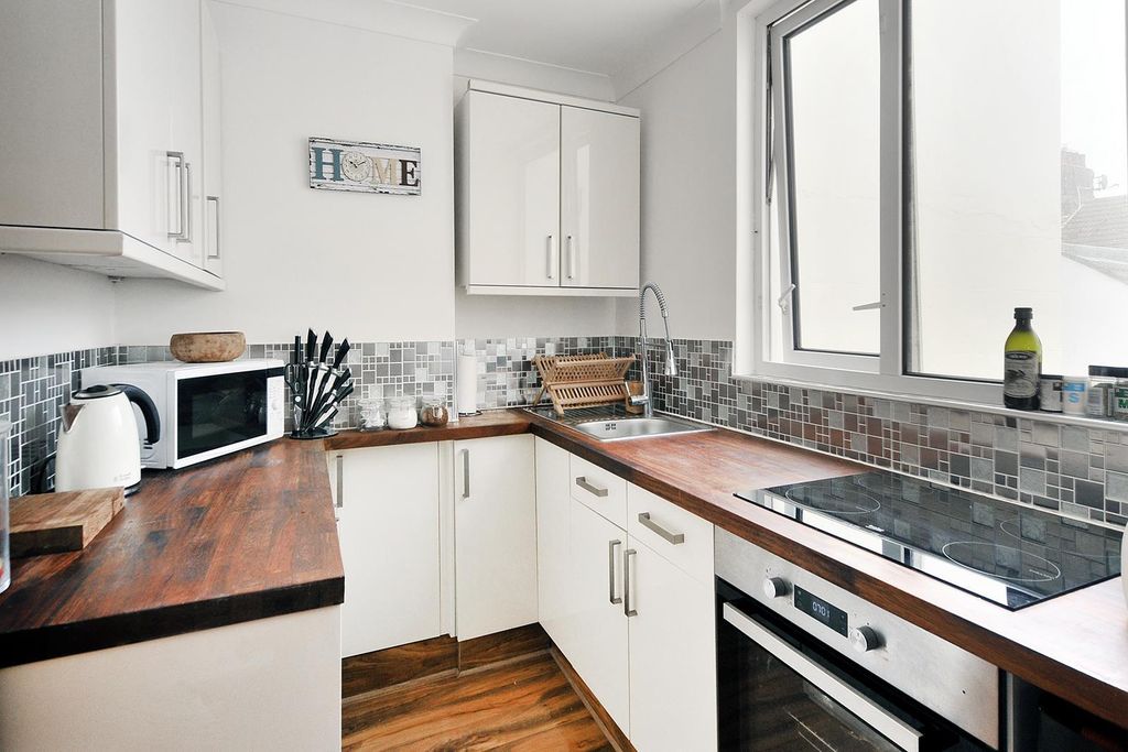 Property photo 2 of 6 Kitchen.Jpg