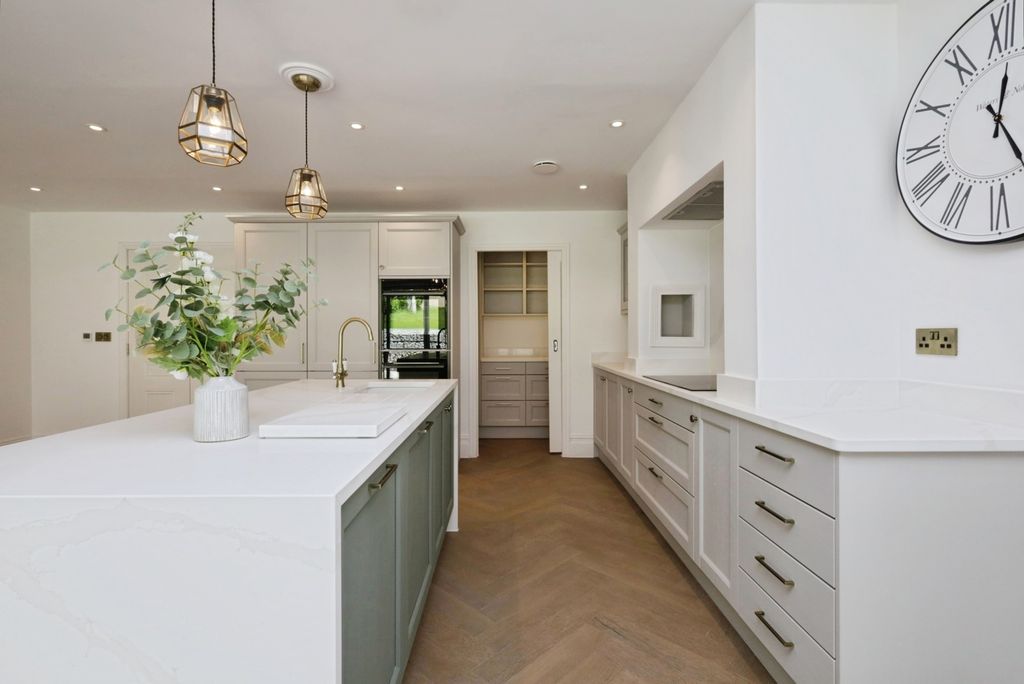 Property photo 3 of 26 Pbox-Img.Jpg