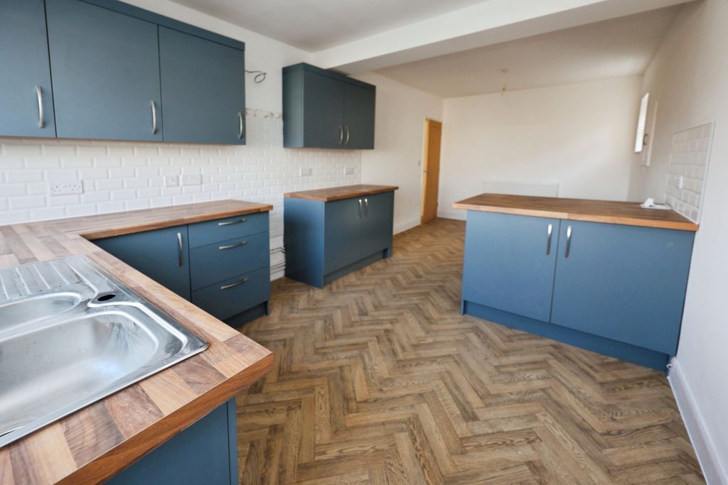 Property photo 3 of 14 4780242