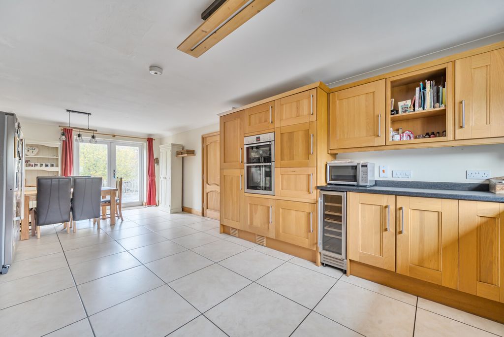 Property photo 2 of 23 1371229-24-6908Bf...