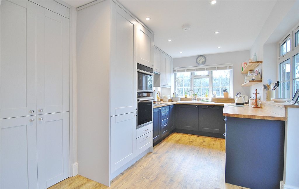 Property photo 2 of 23 Picture No. 18