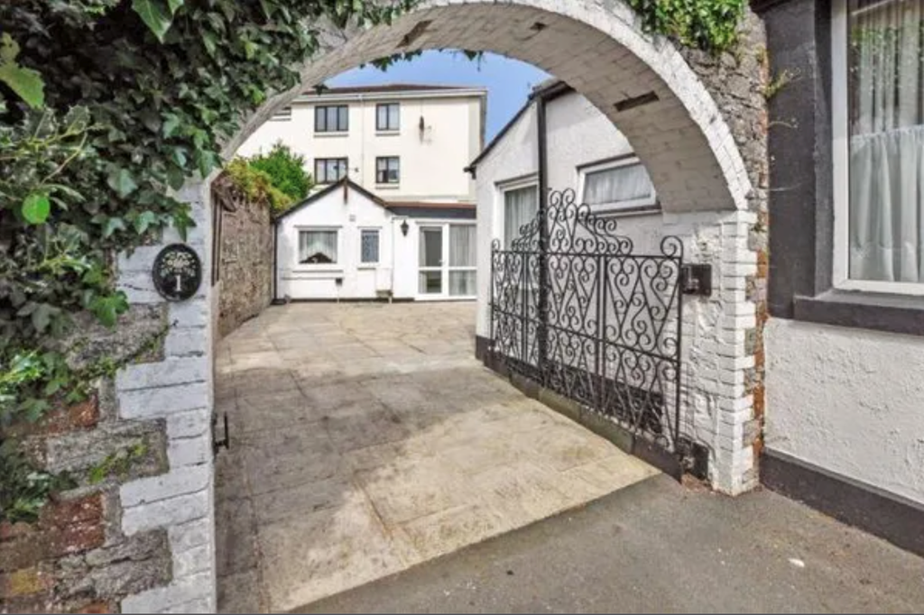 Property photo 1 of 10