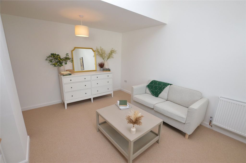 Property photo 3 of 22 Picture No. 05