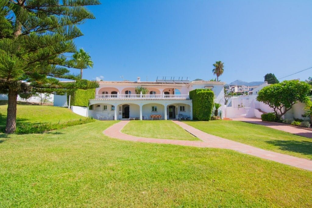 Property photo 1 of 10 House Garden