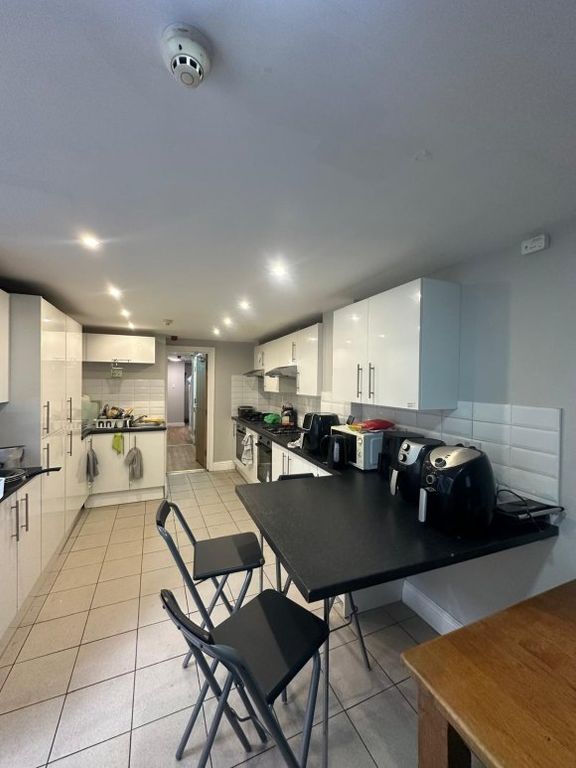 Property photo 2 of 16 9325362.Jpg