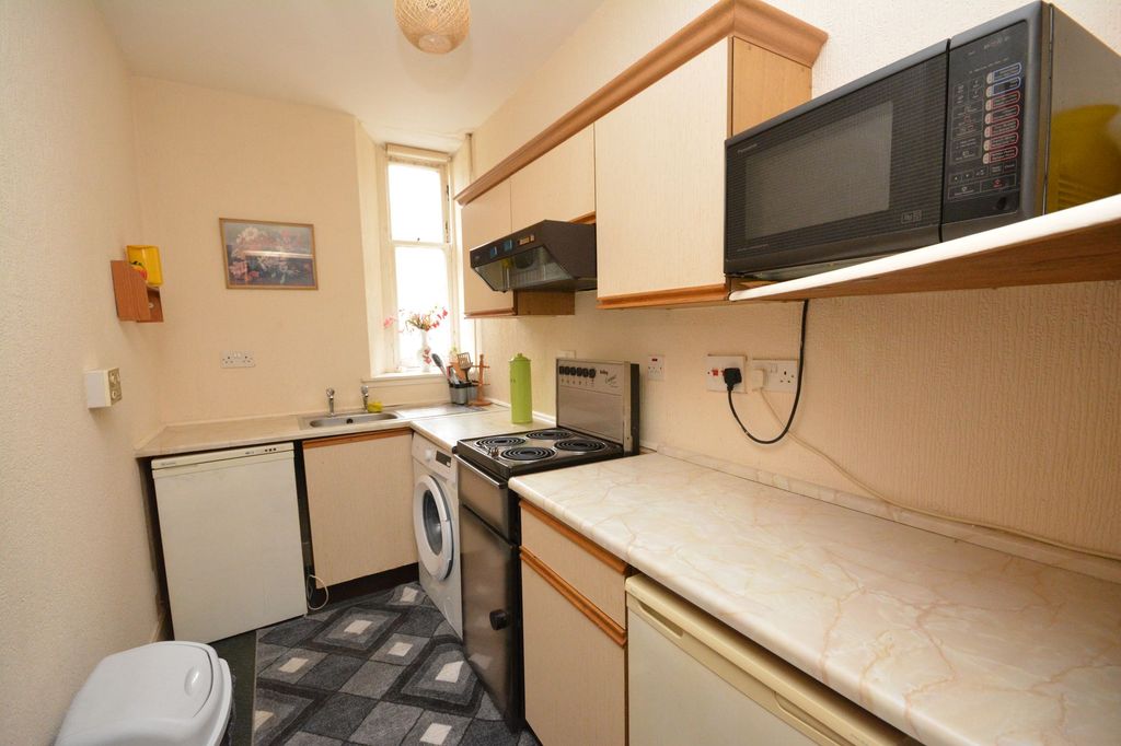 1 bed flat for saleThe Hedges, Camelon FK1 photo 4