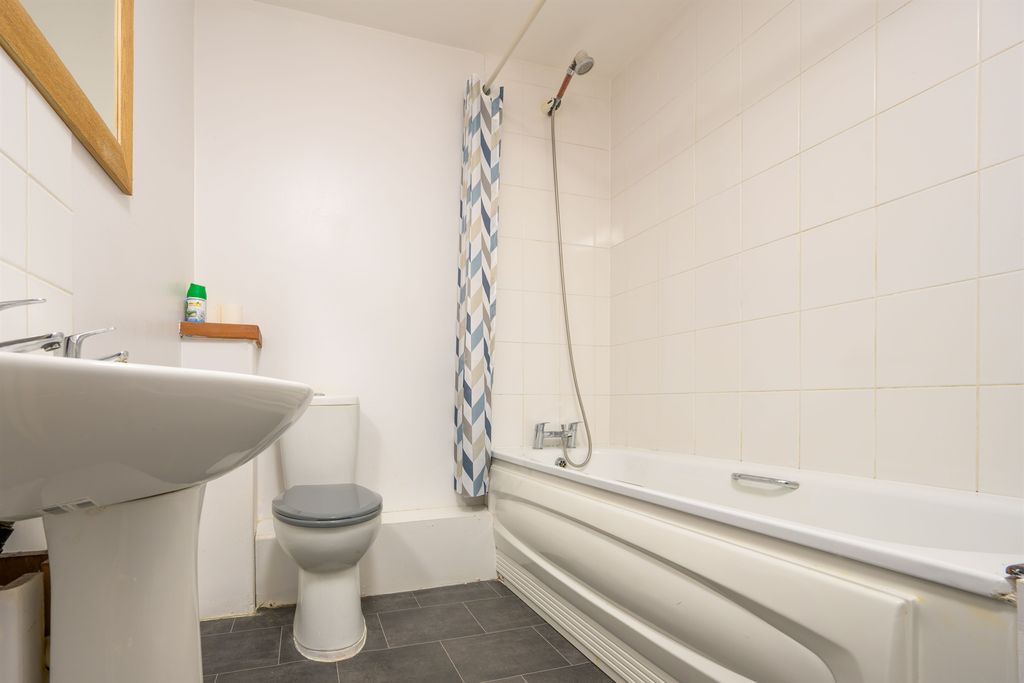 Additional image 7 of 2 bed flat for saleQueen Street, Desborough, Kettering NN14