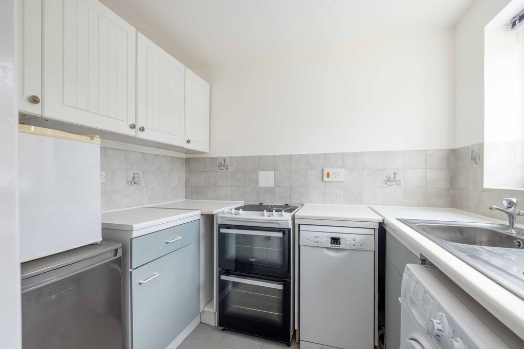 Property photo 3 of 12 12Dw (8 Of 11)