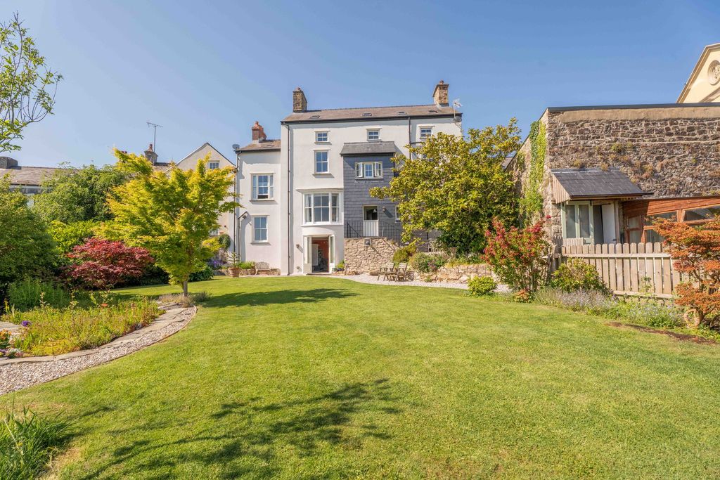 Property photo 1 of 100