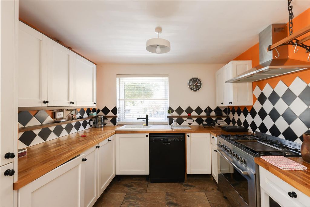 Property photo 3 of 20 Kitchen