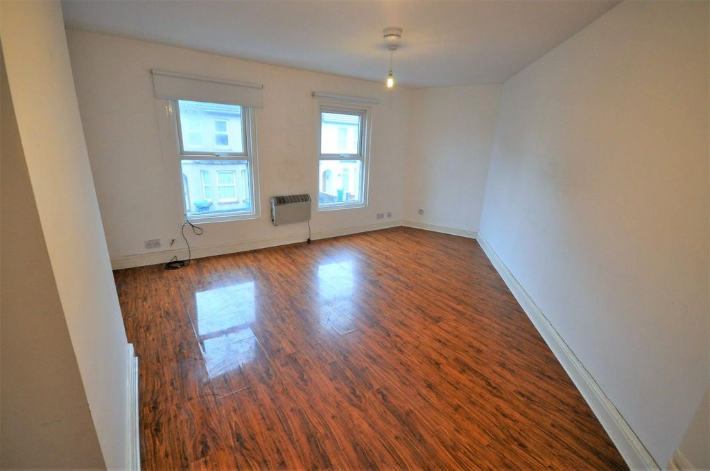 Property photo 1 of 8 Living Room