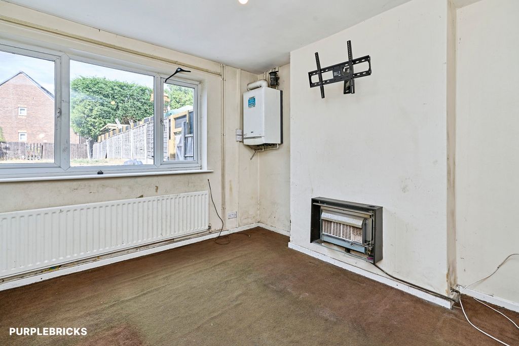 Property photo 2 of 28