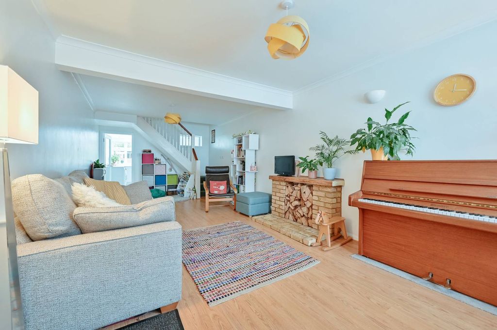 Property photo 2 of 17