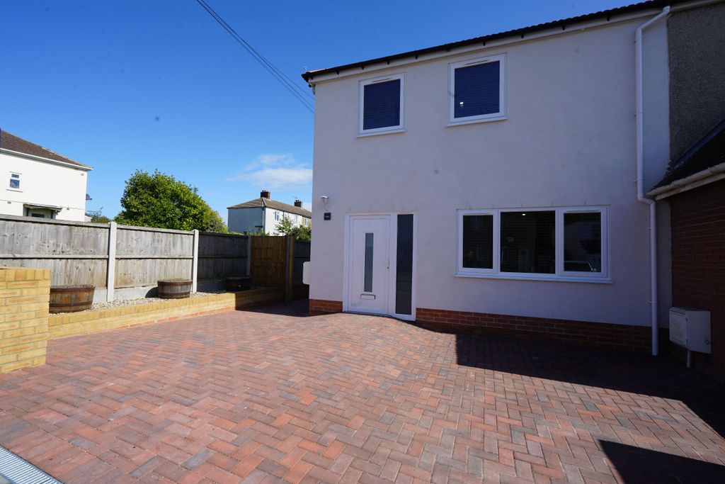 Property photo 1 of 32
