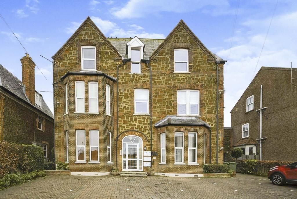 Property photo 1 of 10 Front