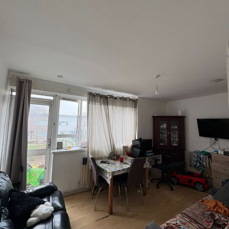 Property photo 3 of 10 3