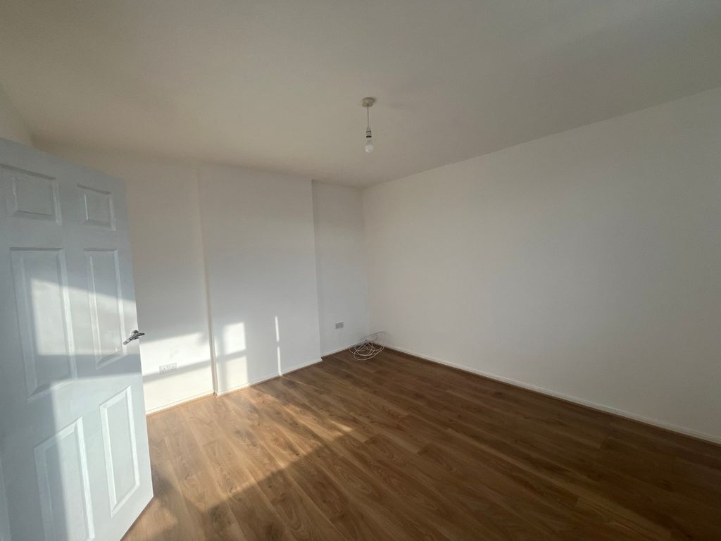 Property photo 3 of 21 Media Image 02