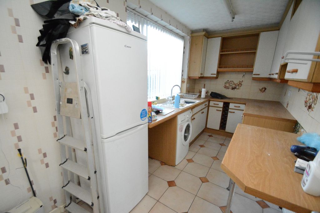 Property photo 3 of 14 Kitchen