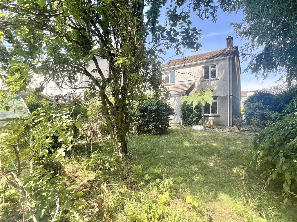 Property photo 2 of 17 Outside: