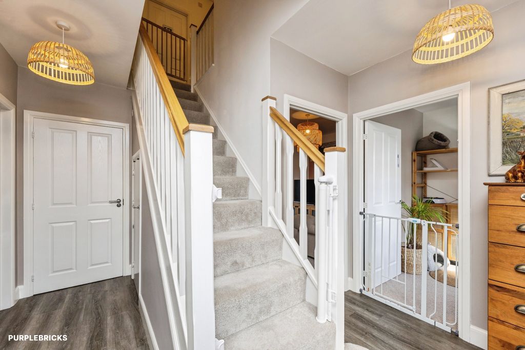 Property photo 3 of 30 Entrance Hallway