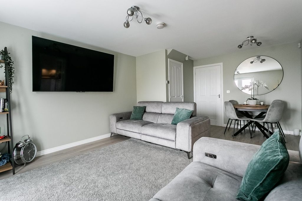 Property photo 3 of 31