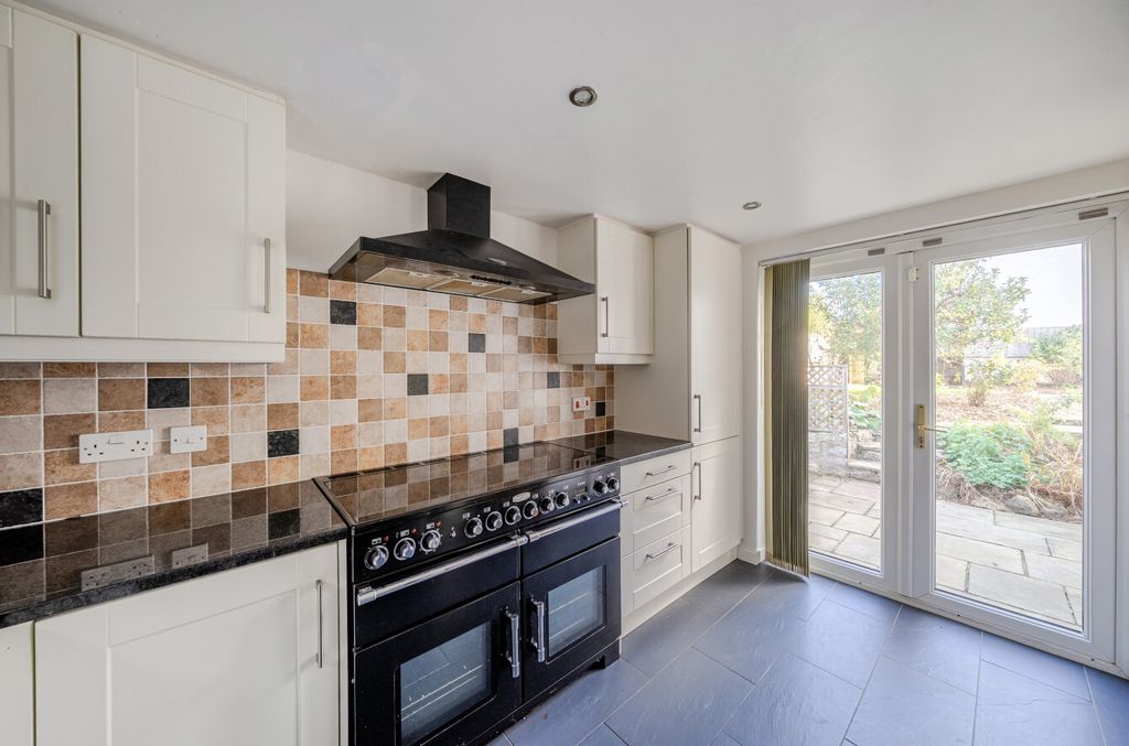 Property photo 2 of 23 1529357-11-1A11B0...