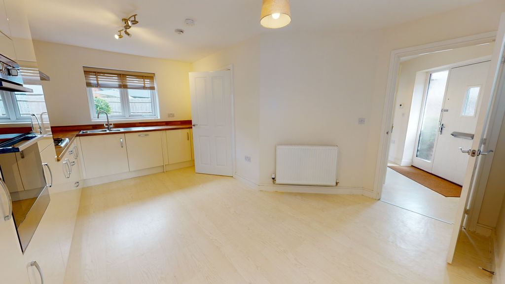 Property photo 2 of 21