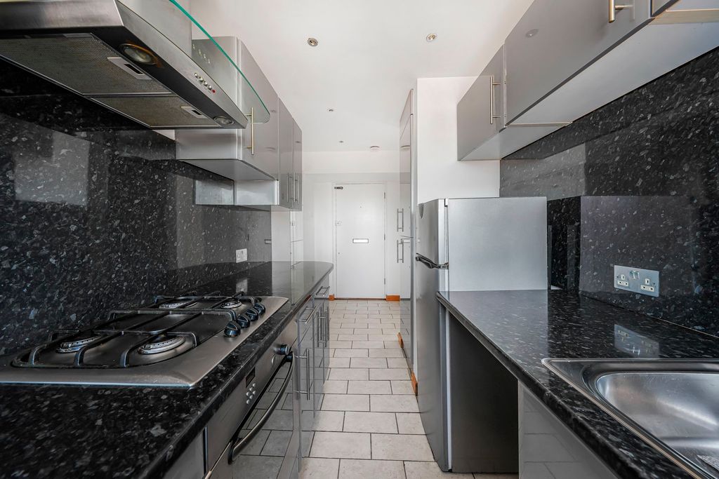Property photo 3 of 12