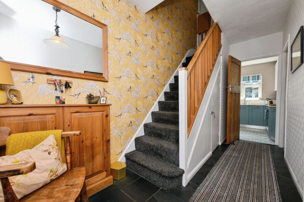 Property photo 2 of 28