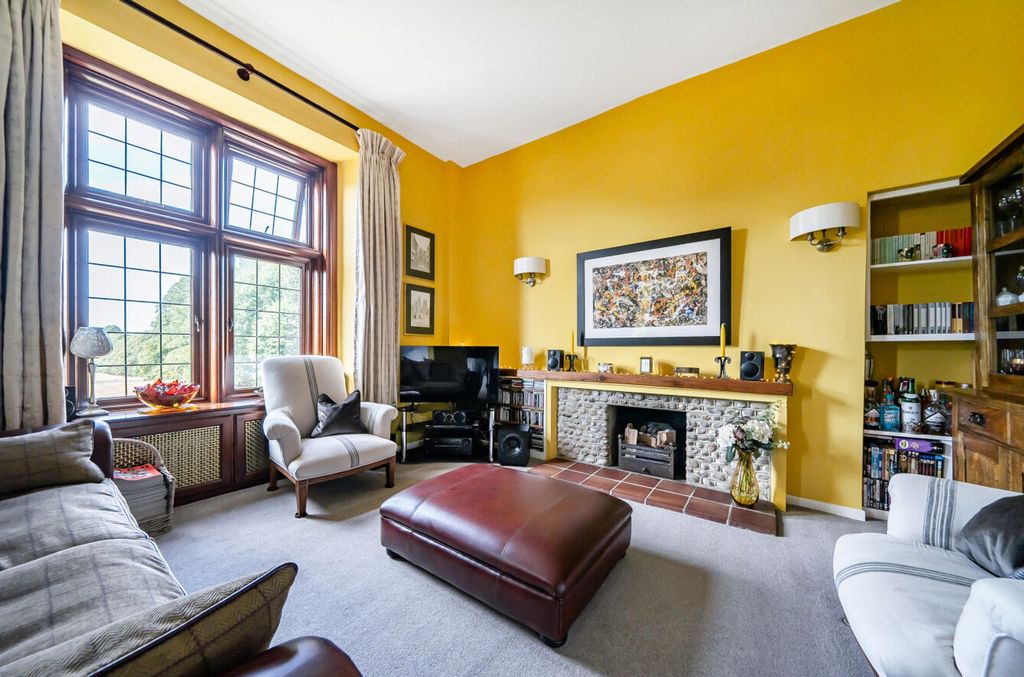 Property photo 2 of 23